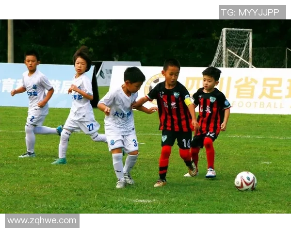 2018年四川与广东足球赛精彩回顾与赛后分析展现两队激烈对抗的精彩瞬间